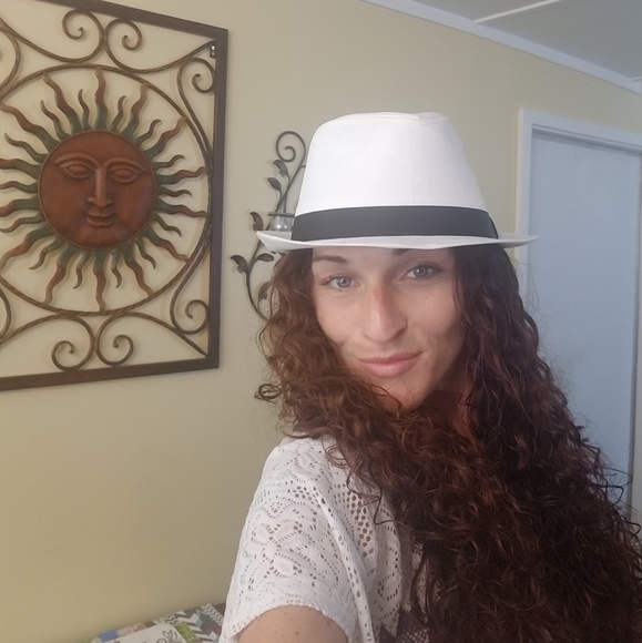 Meet your Posher, Jessica - Picture 2 of 2